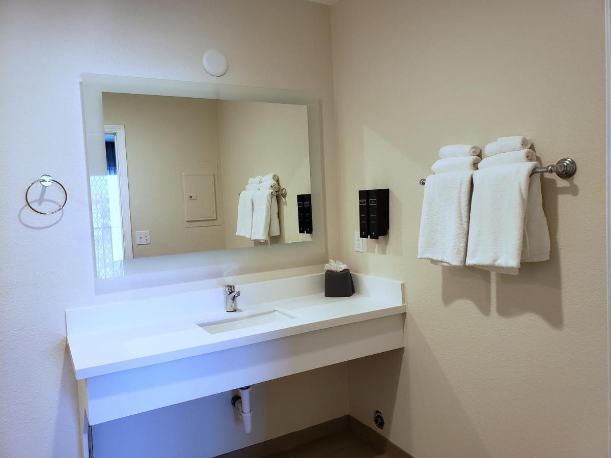 Hotel Avisa Downtown 3*