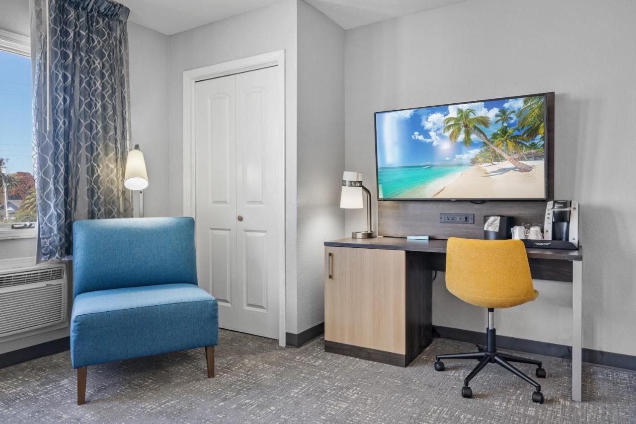 Avisa Downtown 3*
